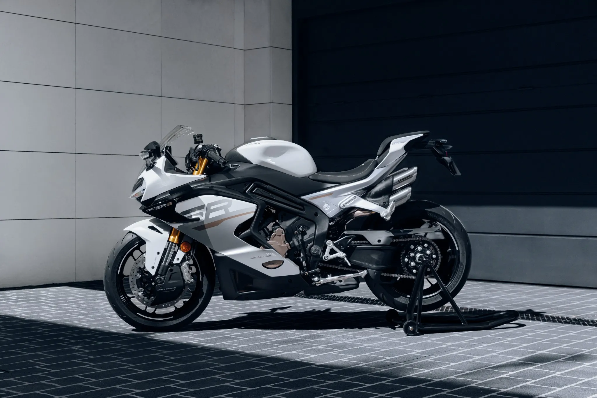 CFMoto 750SR-S Electronics and TFT Display