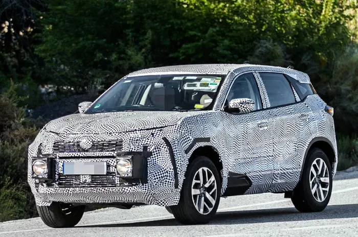 Tata Harrier test mule spotted Mumbai petrol version
