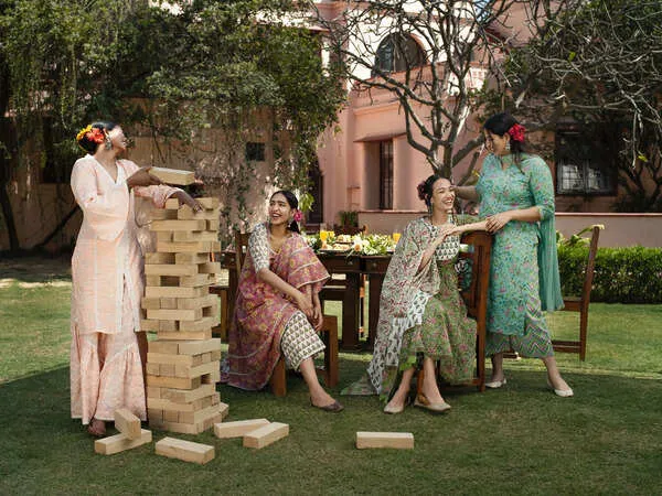 Fashion tips for women on festive seasons