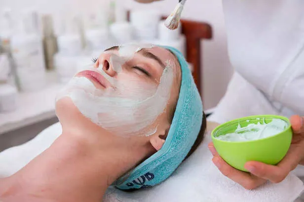 Gram Flour, Turmeric, and Curd Face Pack for Pore Reduction