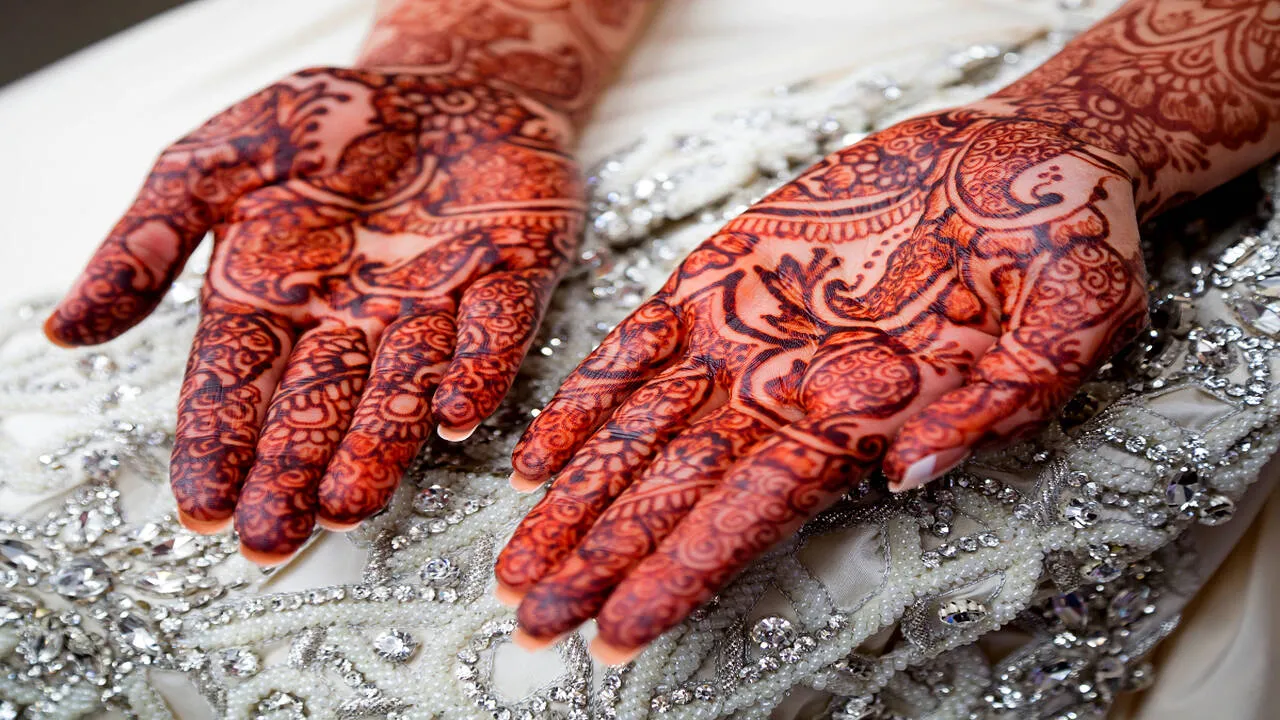 Sugar and Lemon Juice for Bright Red Henna