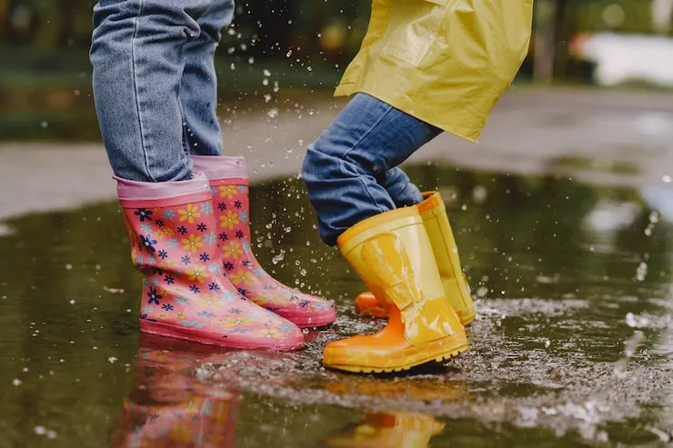 Floater-Style Sandals for Rainy Season