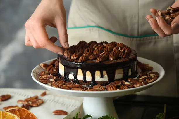 Decorating Cake