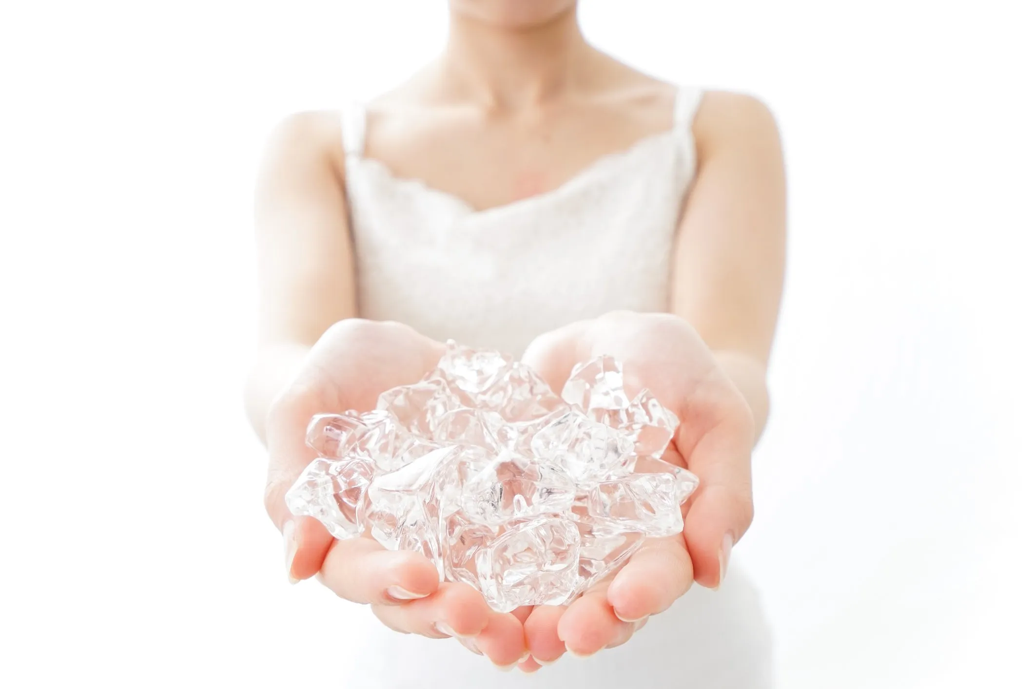 Ice Cubes Skin Benefits 2025