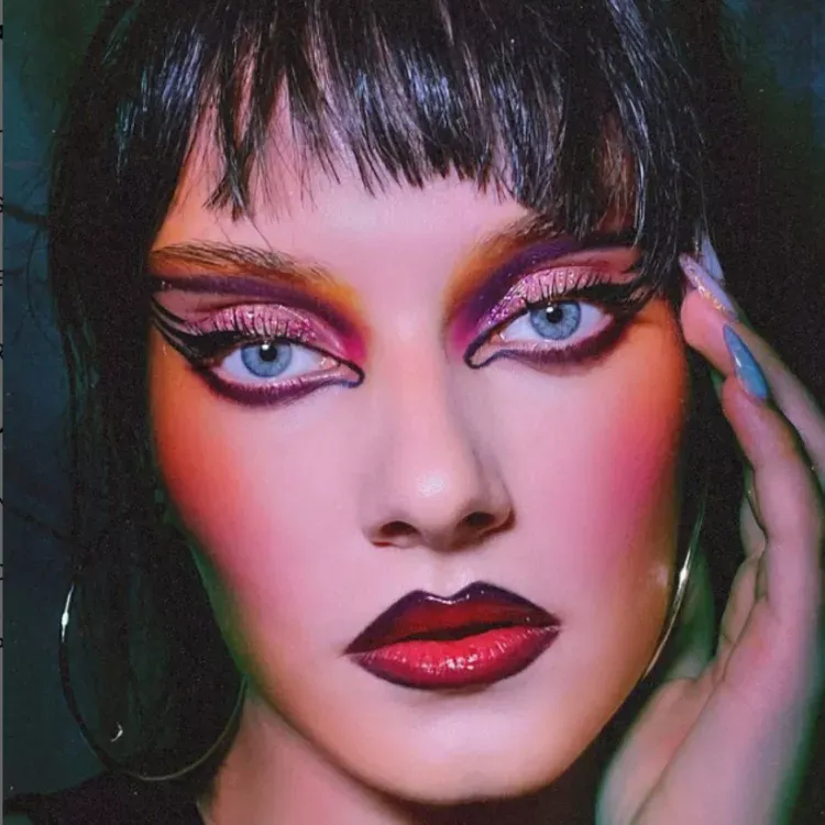 Pencil-Thin Brows 1970s