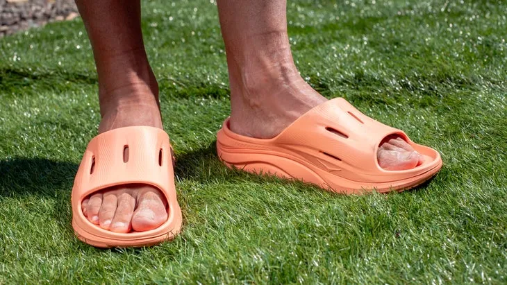 Anti-slip bathroom slippers 2025