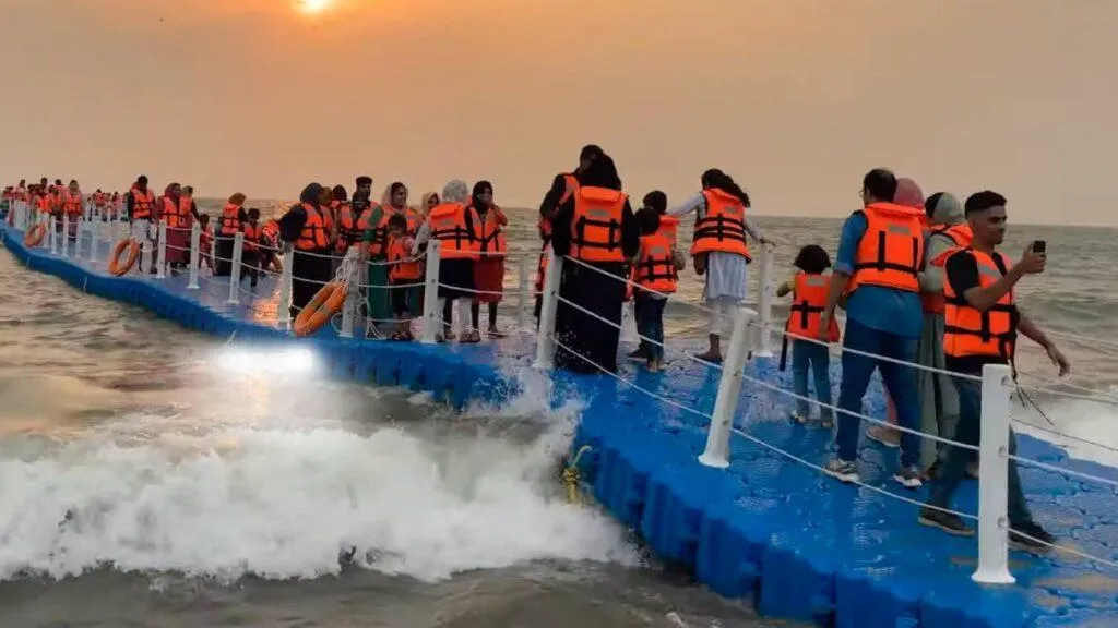 floating bridge Beypore Kerala