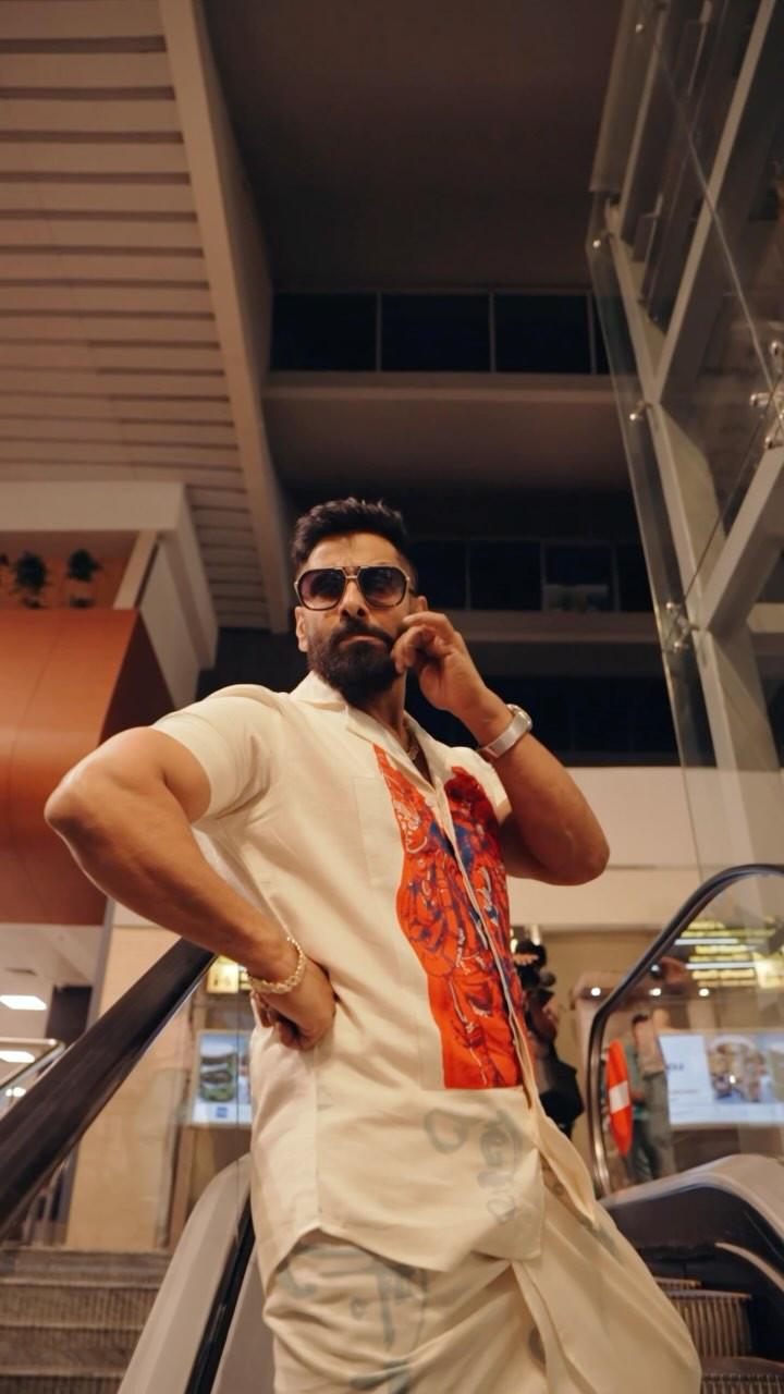 Chiyaan Kollywood Star HD Wallpaper