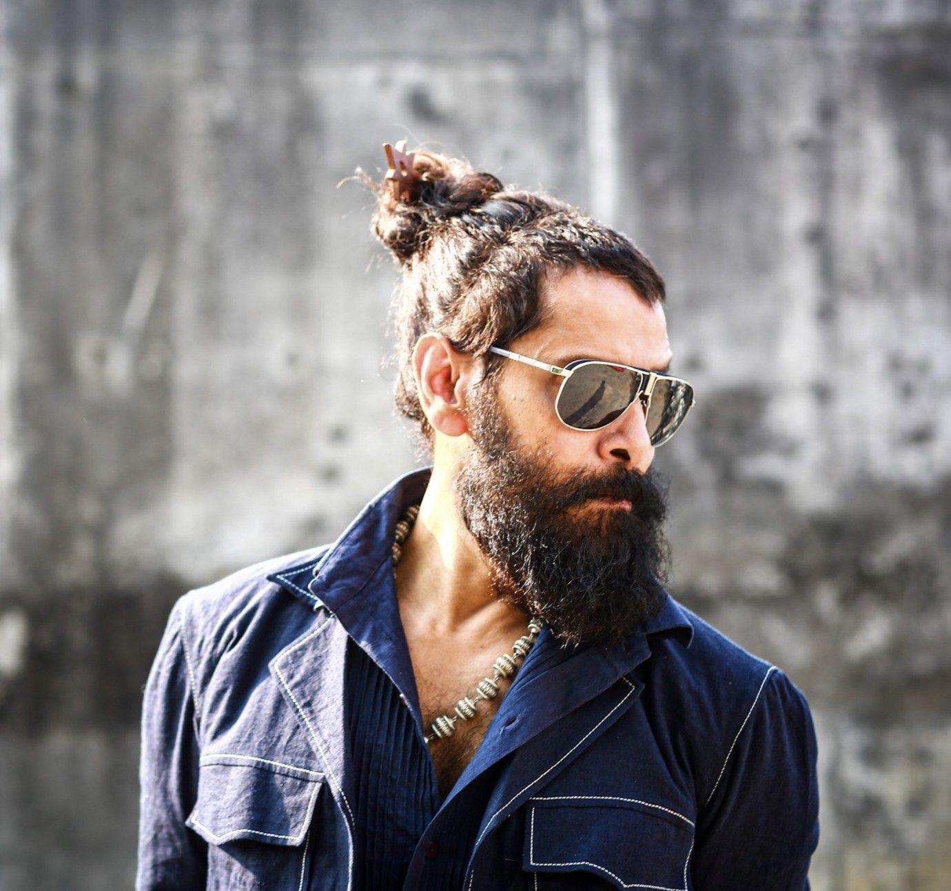 Chiyaan Latest HD Image