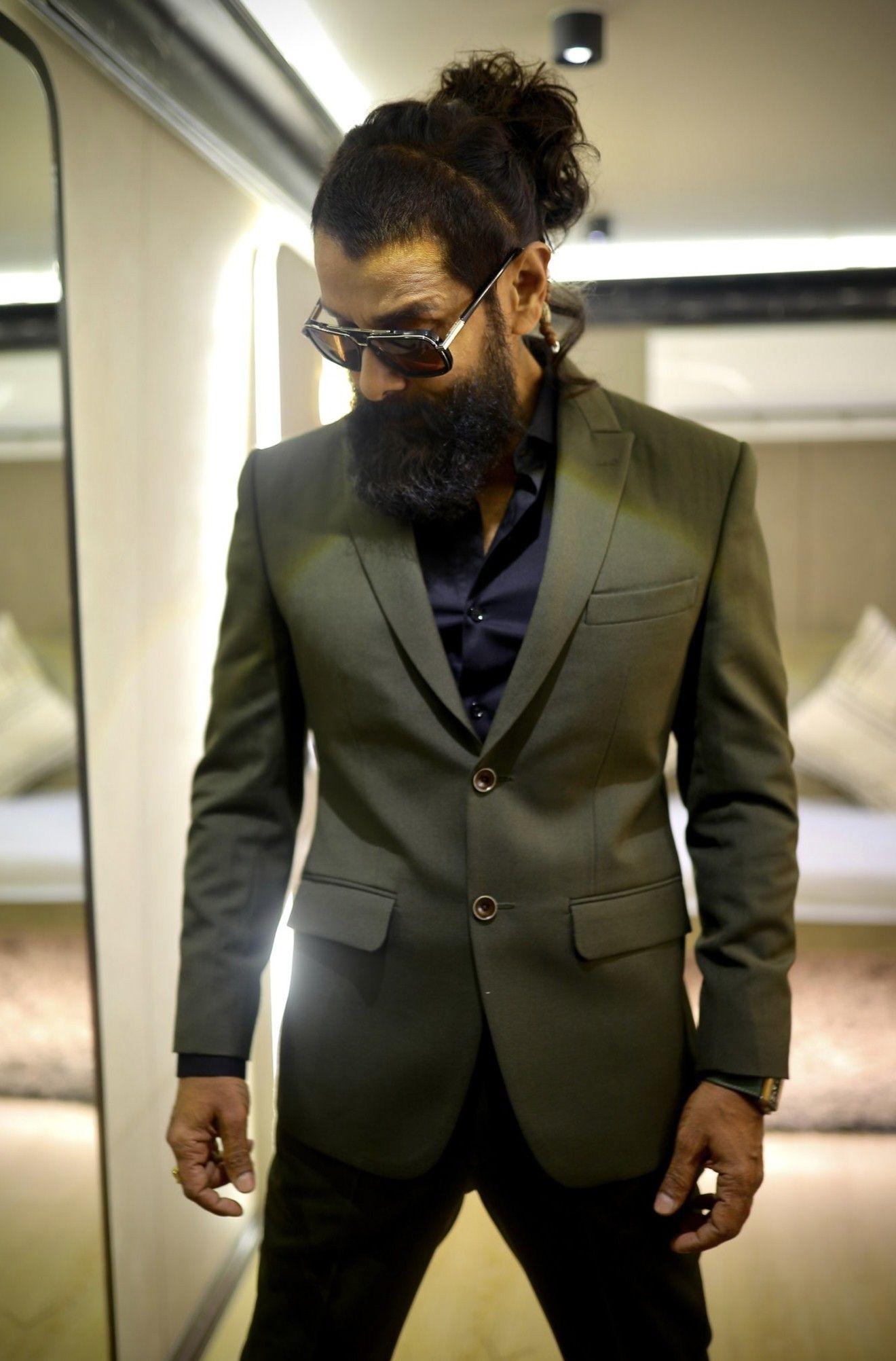 Chiyaan Vikram Class Look HD Image