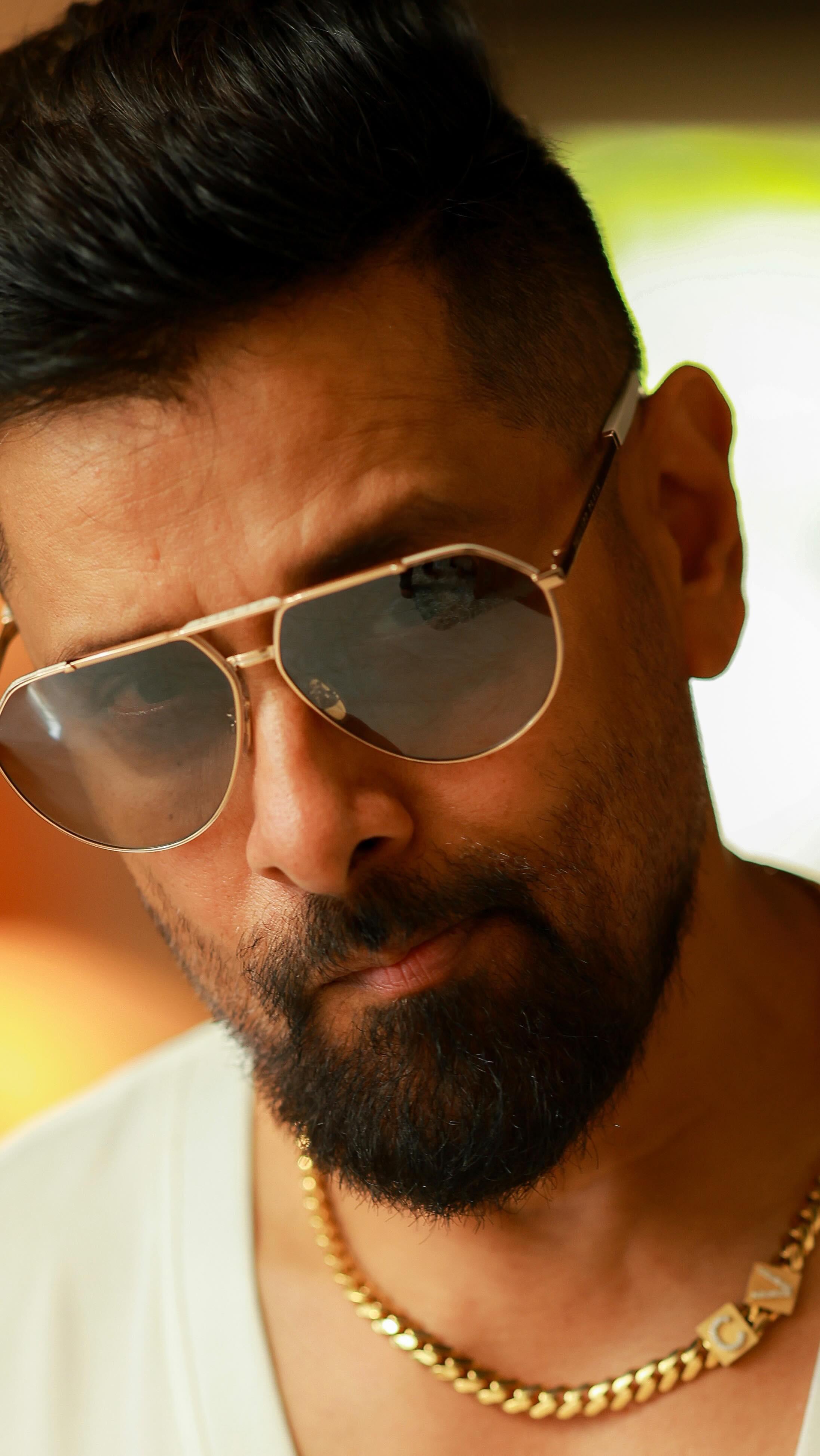Chiyaan Vikram Face Close Up HD Wallpaper