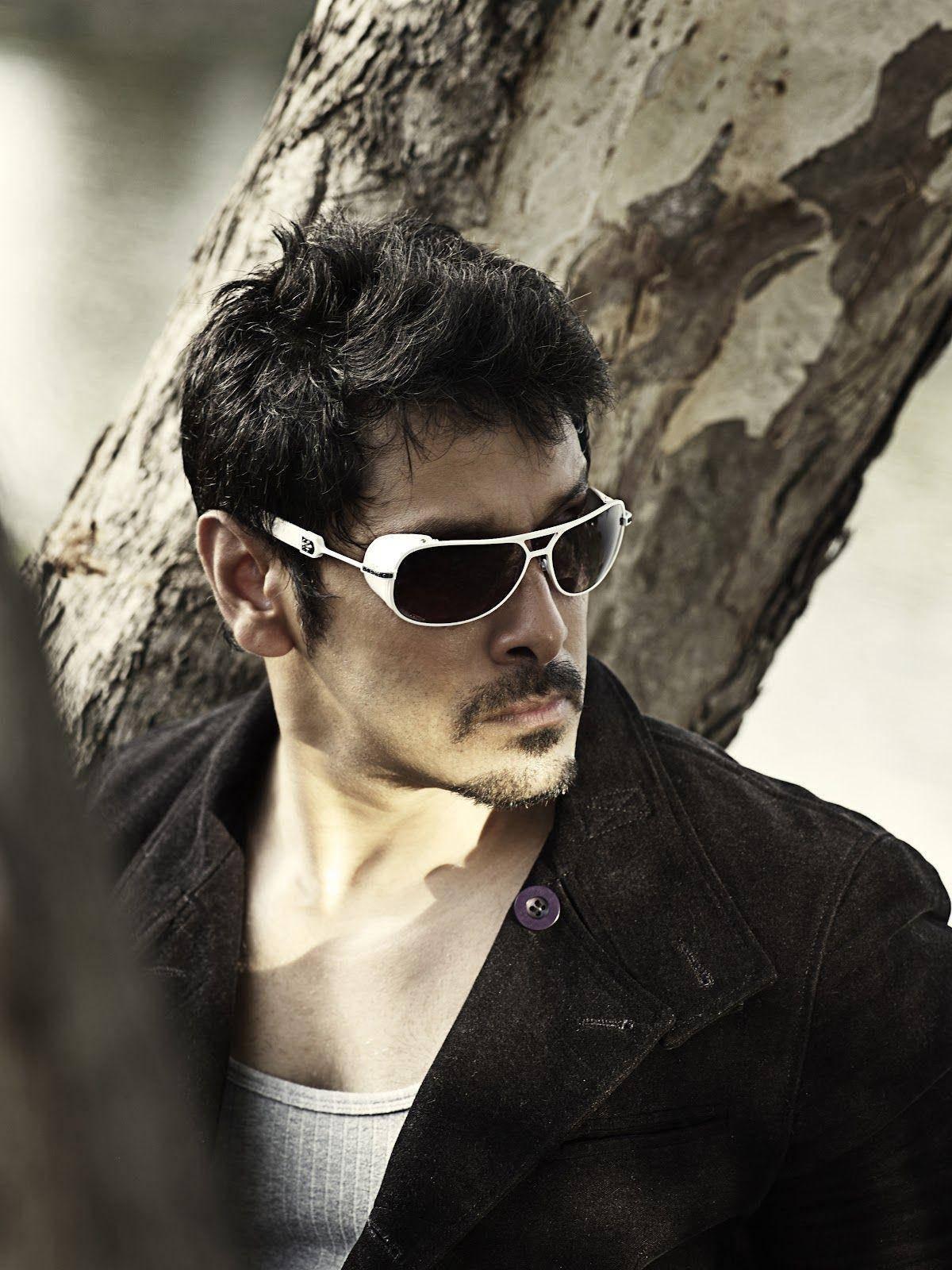 Chiyaan Vikram Latest Stylish Look HD