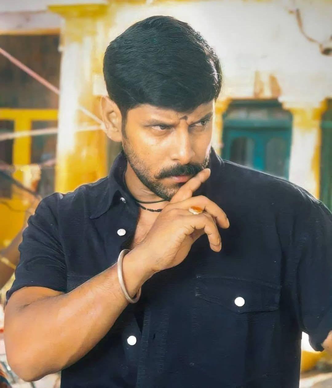 Vikram Dhool HD Image