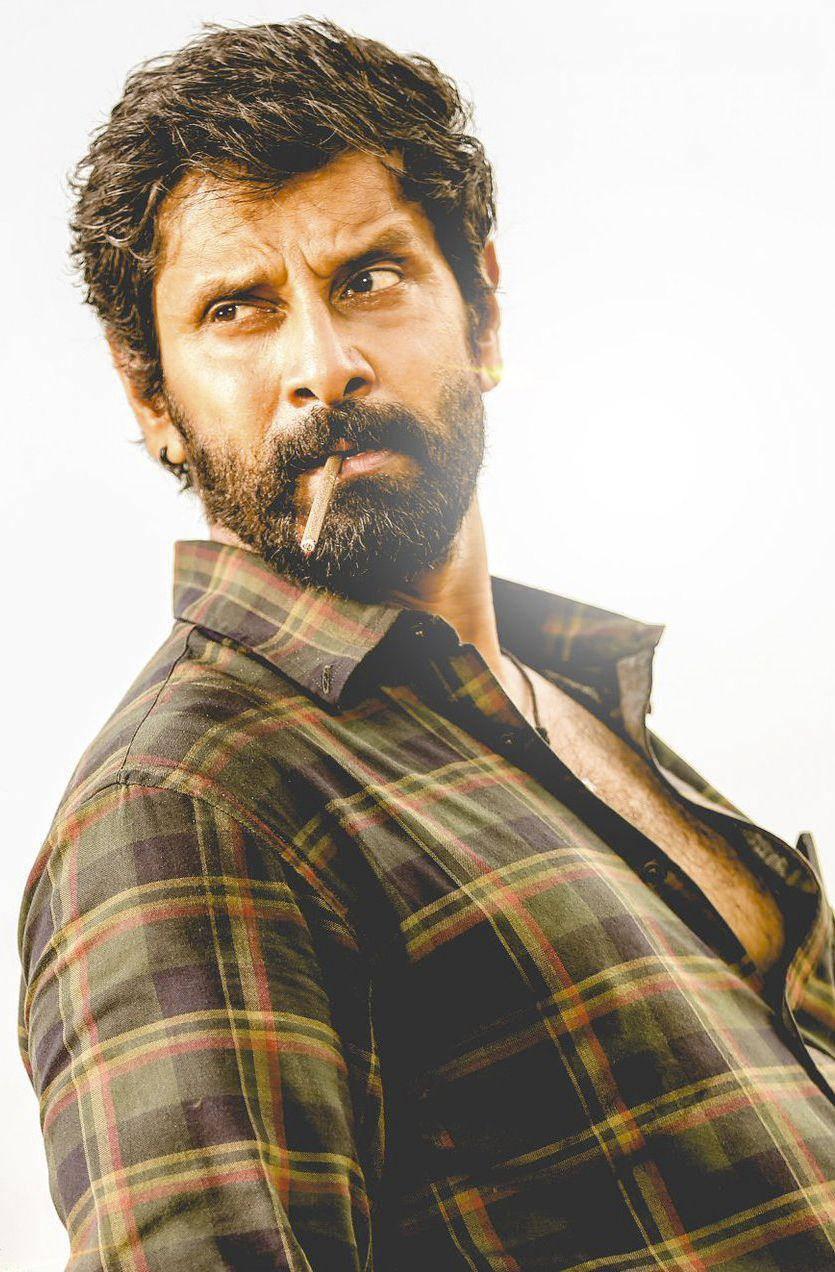 Vikram Smoking Cigar  Bold Look HD Wallpaper