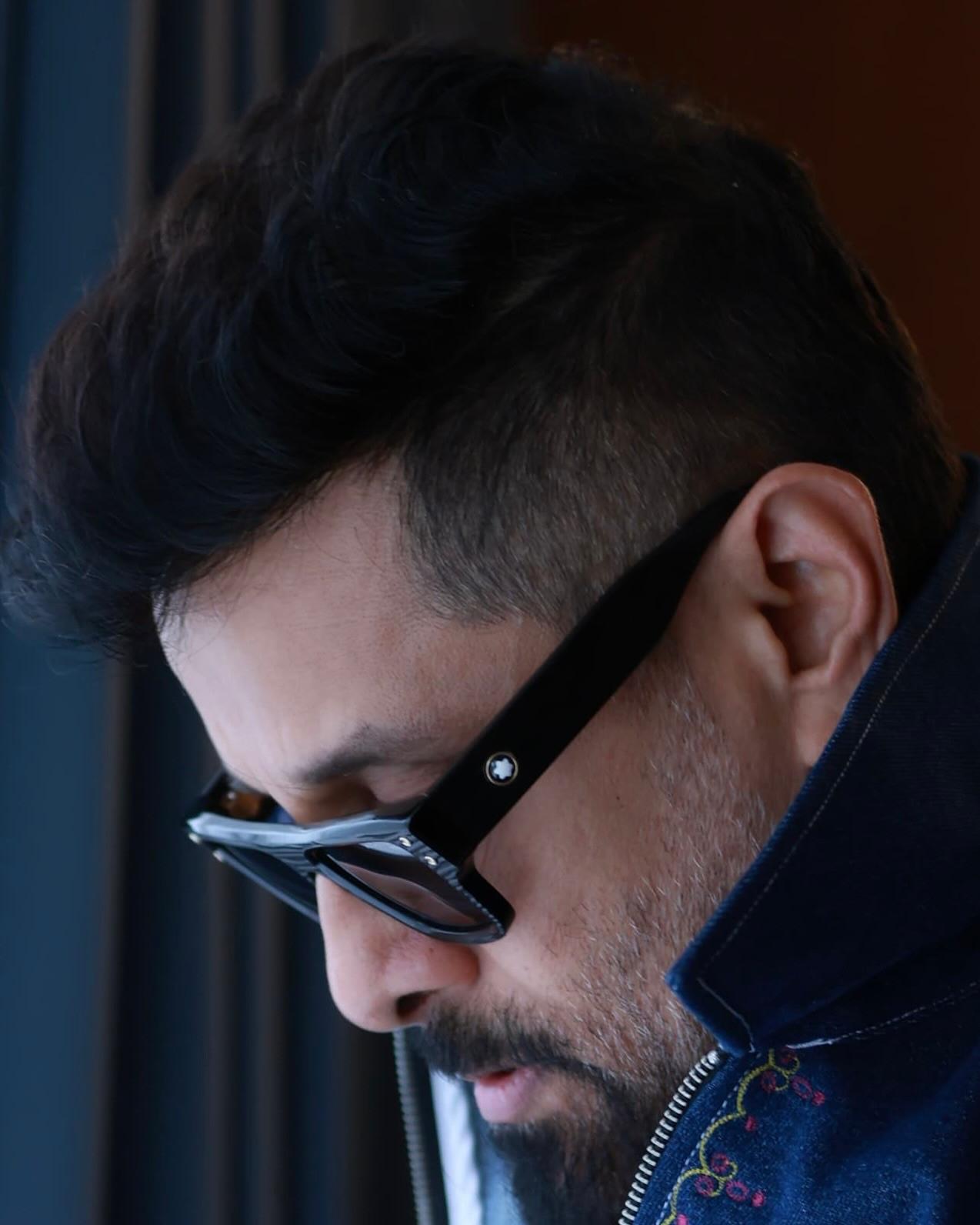 Vikram with Sunglass HD Wallpaper