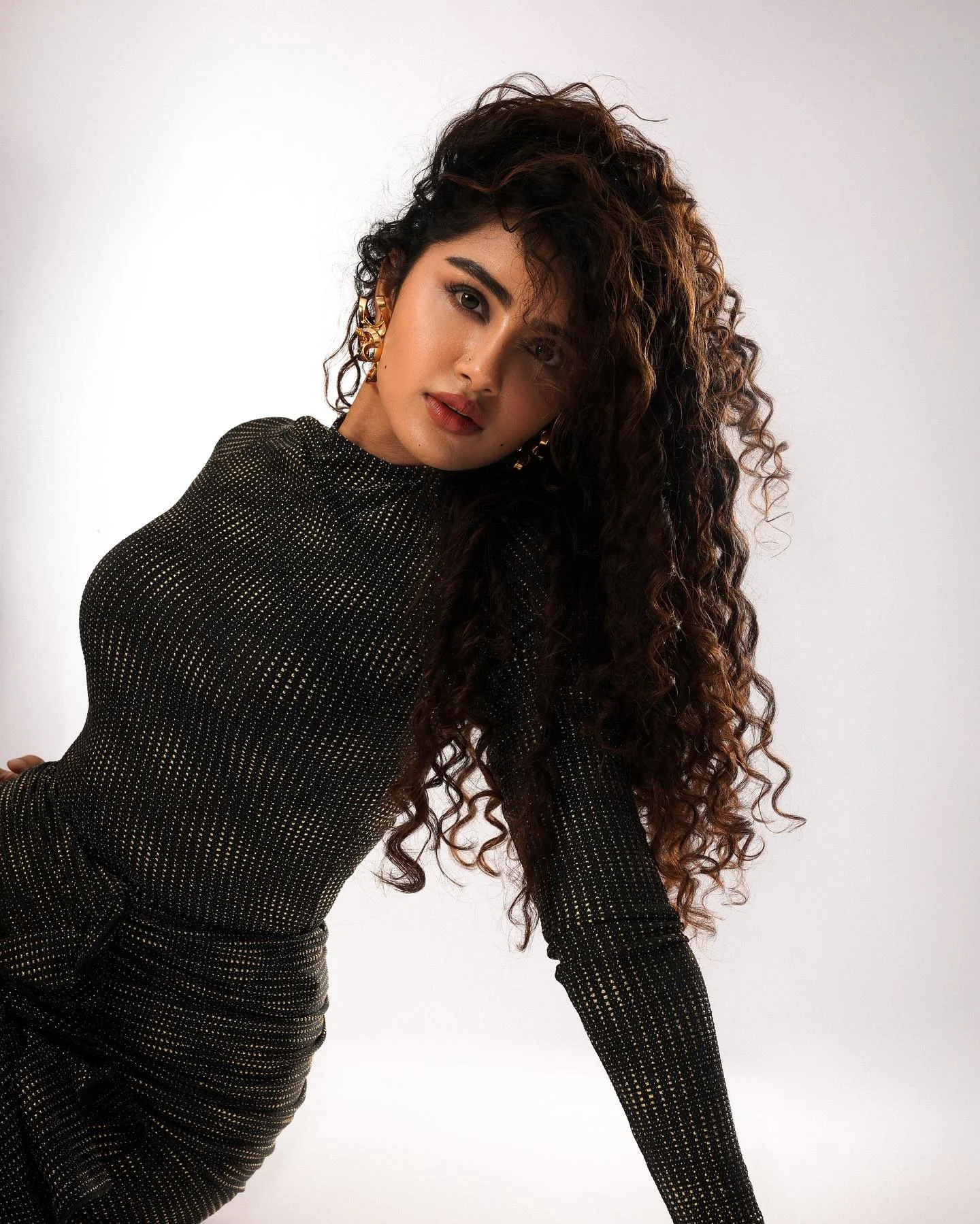 Actress Anupama Glamorous Look in Black Dress Hd Image