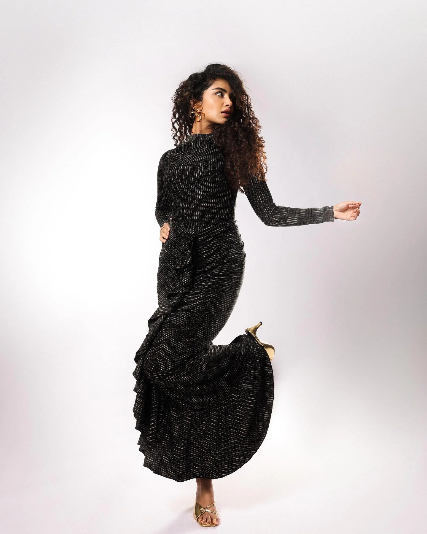 Actress Anupama Glamorous Look in Black Outfit Hd Wallpaper