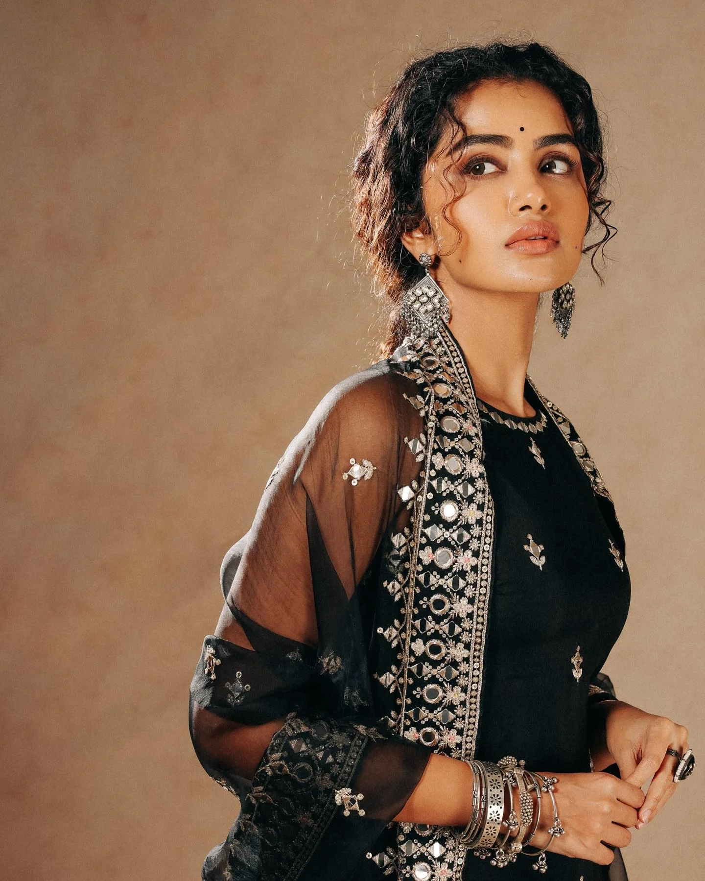 Anupama Parameswaran in Black Traditional Wear