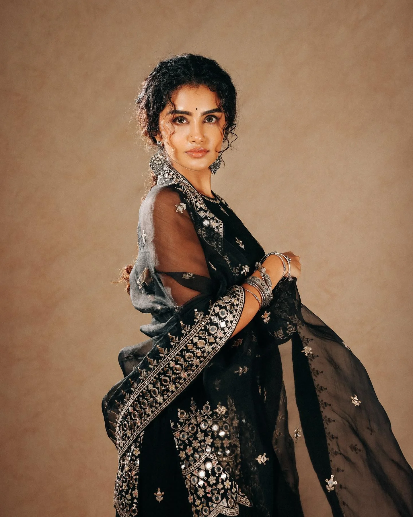 Anupama Parameswaran in Elegant Black Traditional Wear