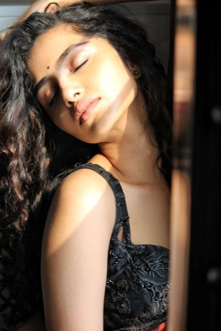 Anupama Parameswaran in Elegant Saree Look Hd Wallpaper