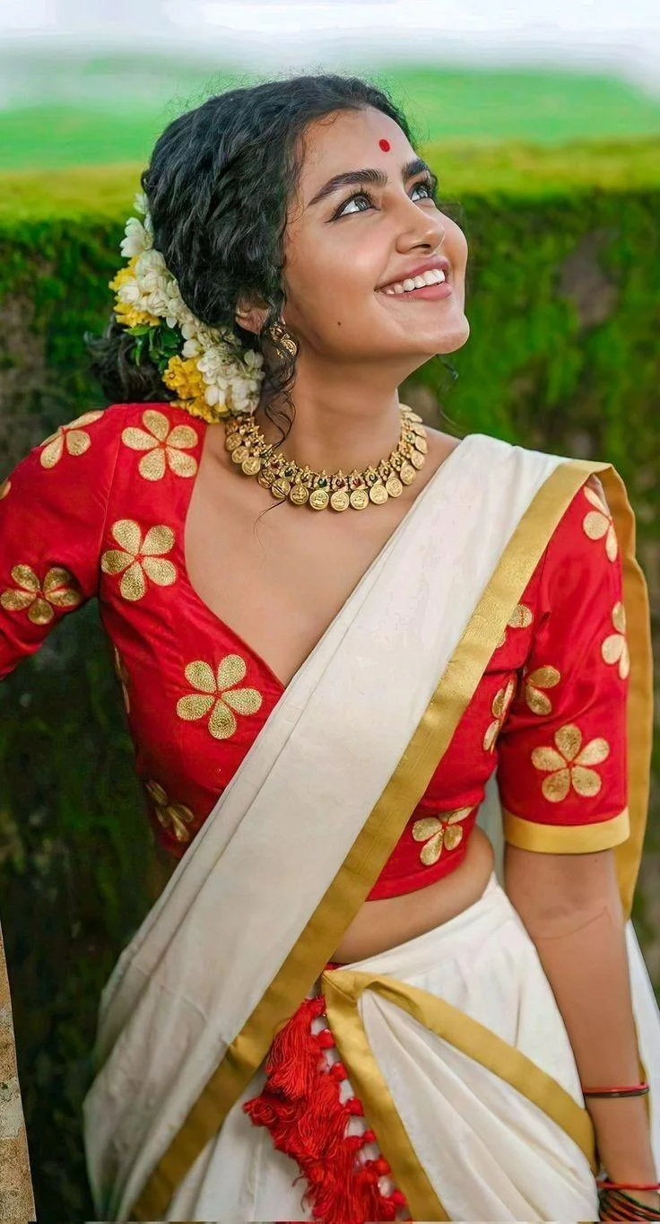 Anupama Parameswaran in Kerala Saree Dress Hd Image