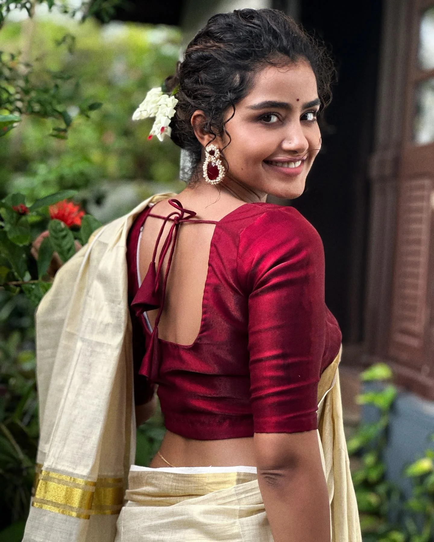 Anupama Parameswaran in Kerala Saree Look Hd Image