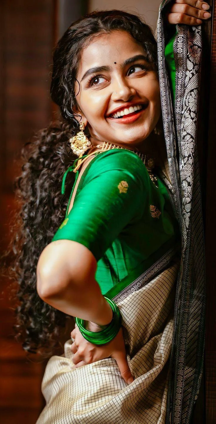 Anupama Parameswaran in Kerala Saree Traditional Look