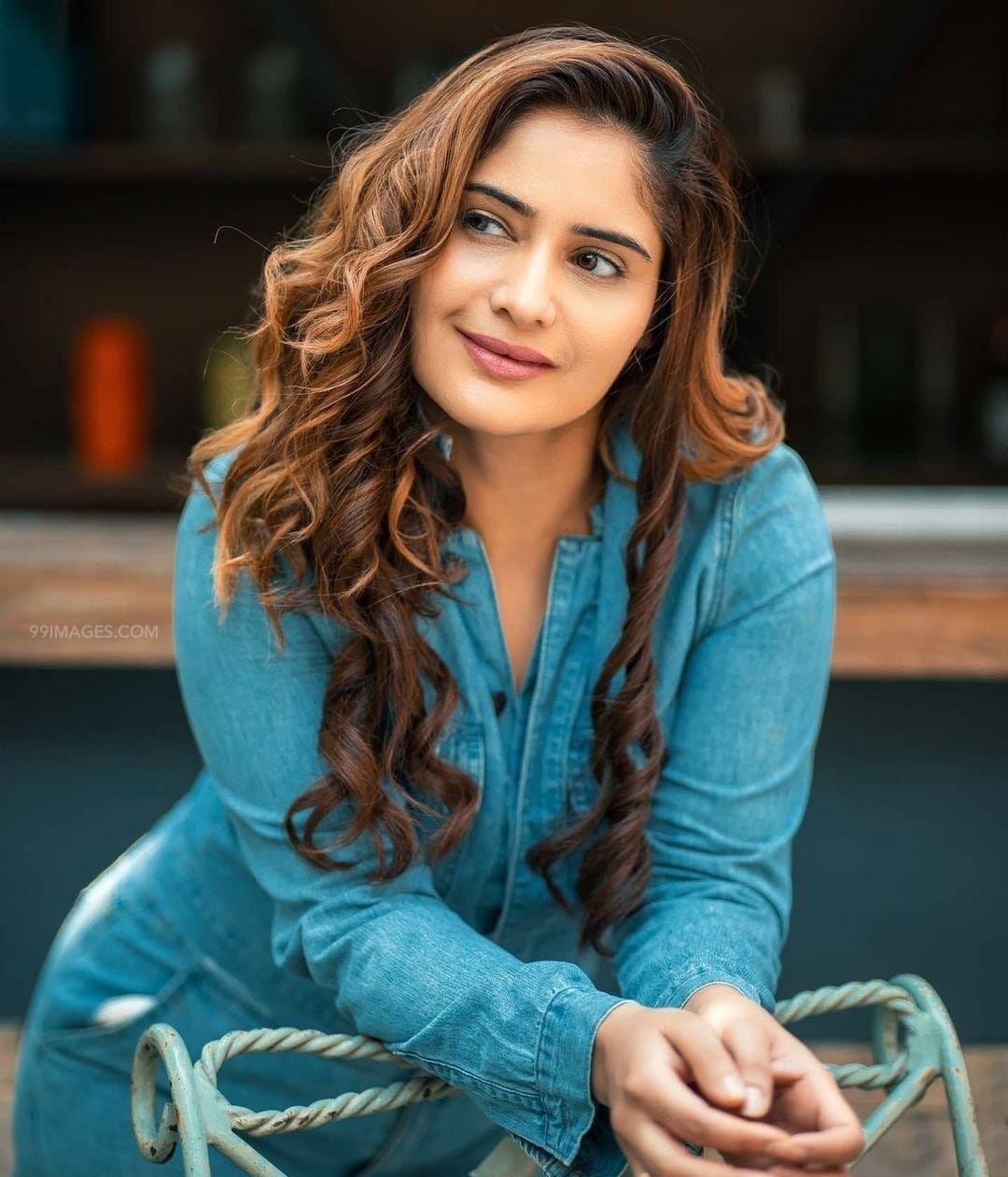 Arti Singh is looking relaxed in a stylish blue jumpsuit
