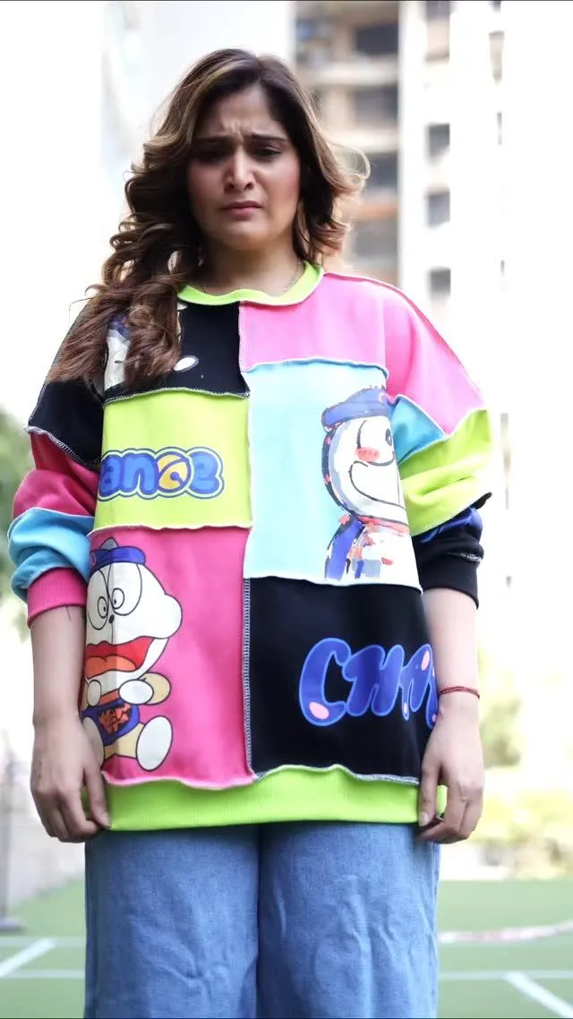 Arti Singh flaunts casual style in a colorful oversized tee