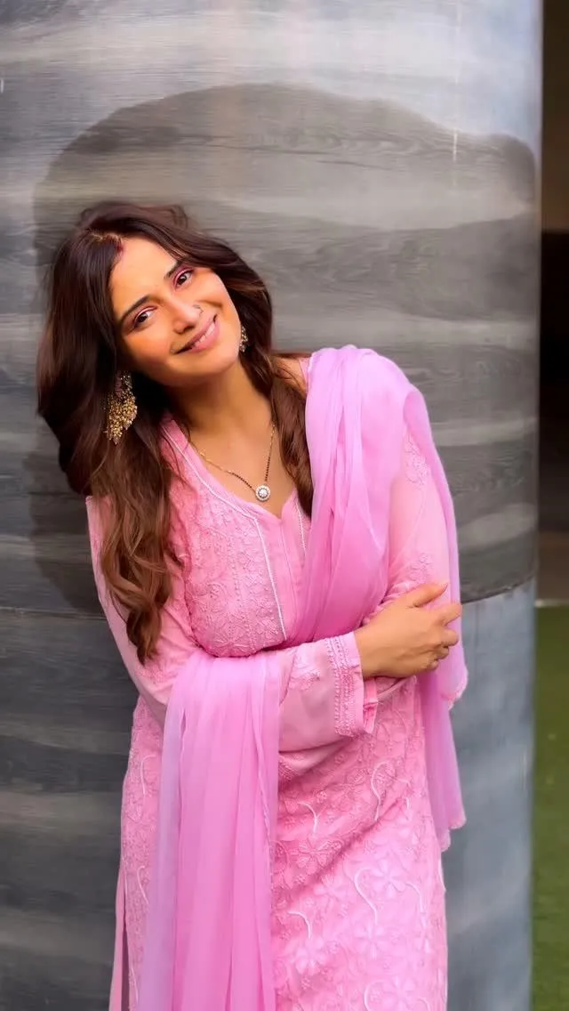 Arti Singh glows in a soft pink dress with gentle waves