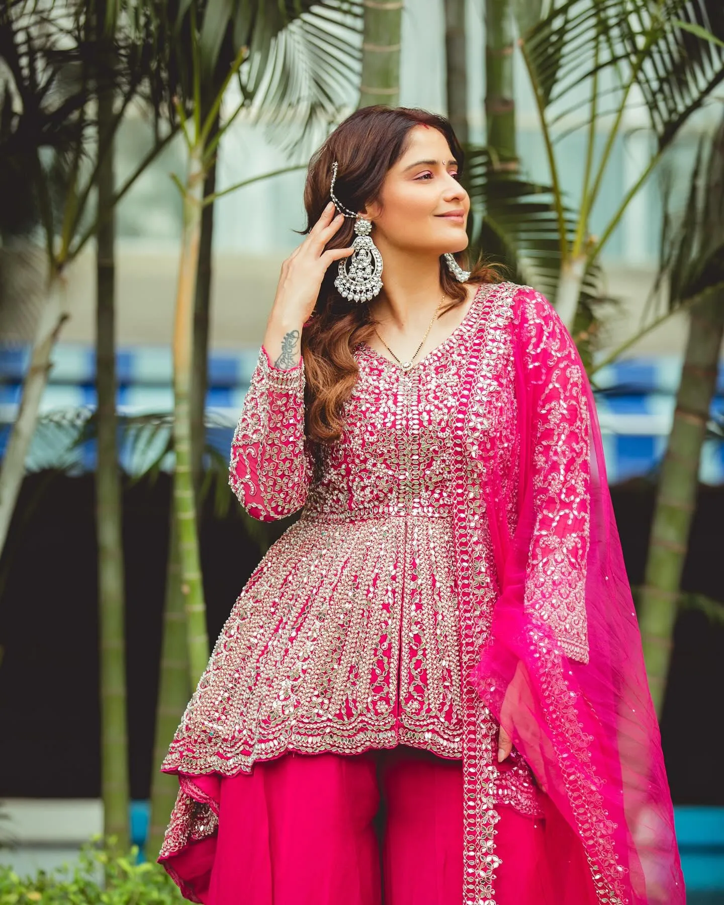 Arti Singh looks festive in a pink embroidered ethnic outfit