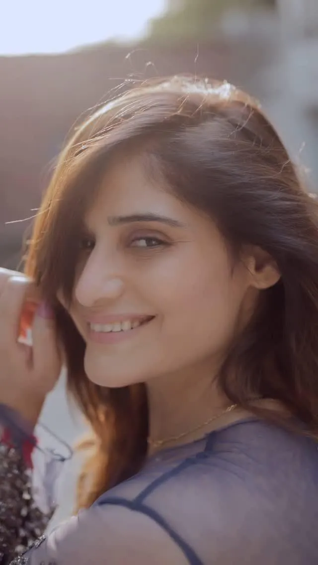 Arti Singh peeks playfully with soft makeup and loose hair