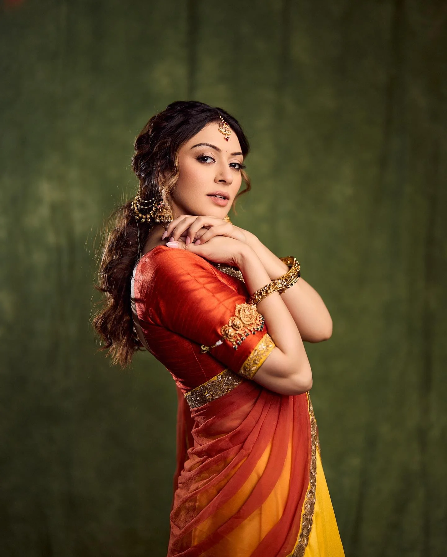 Actress Hansika in Traditional South Indian Look Wallpaper