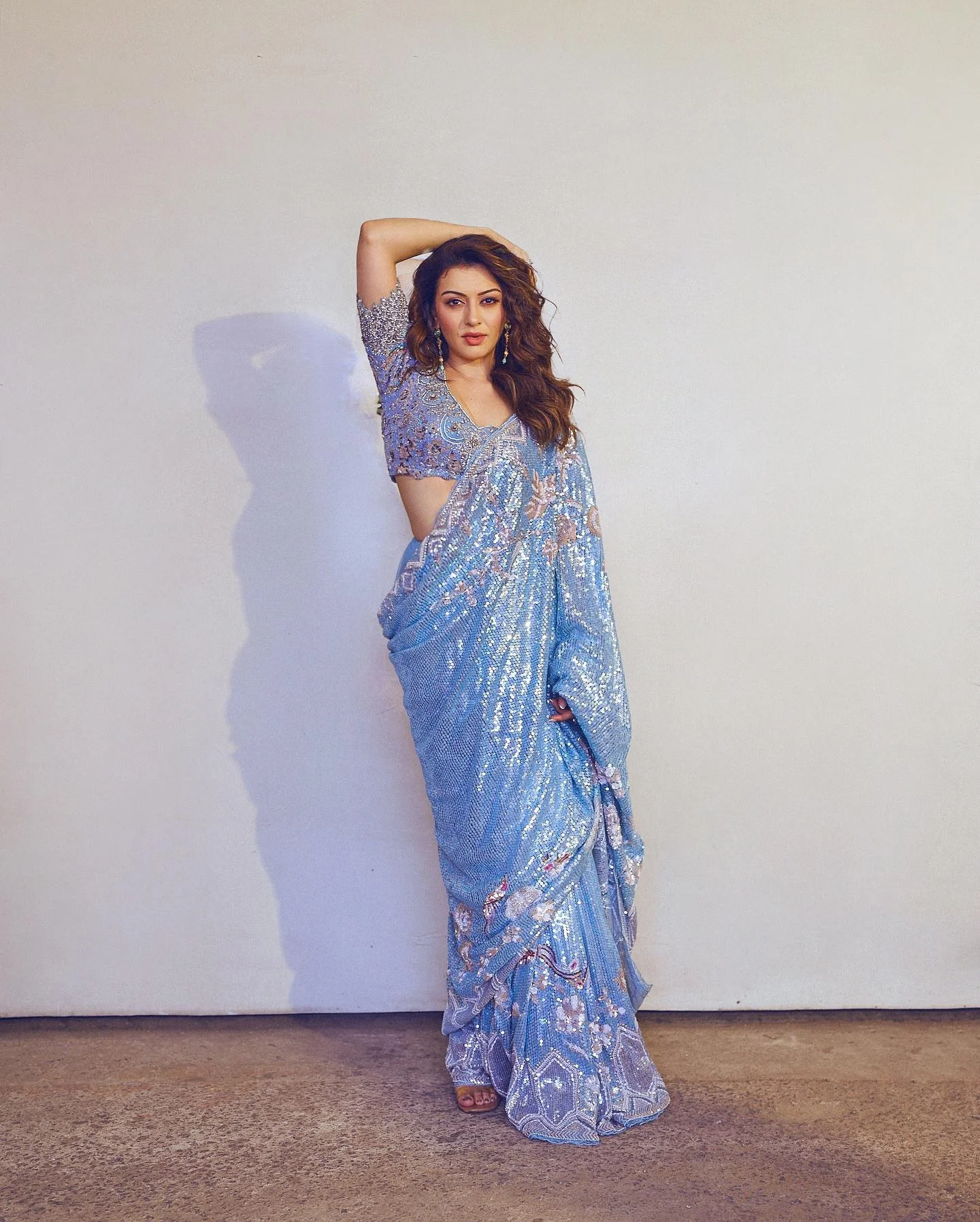 Hansika Motwani in Blue Saree Wallpaper