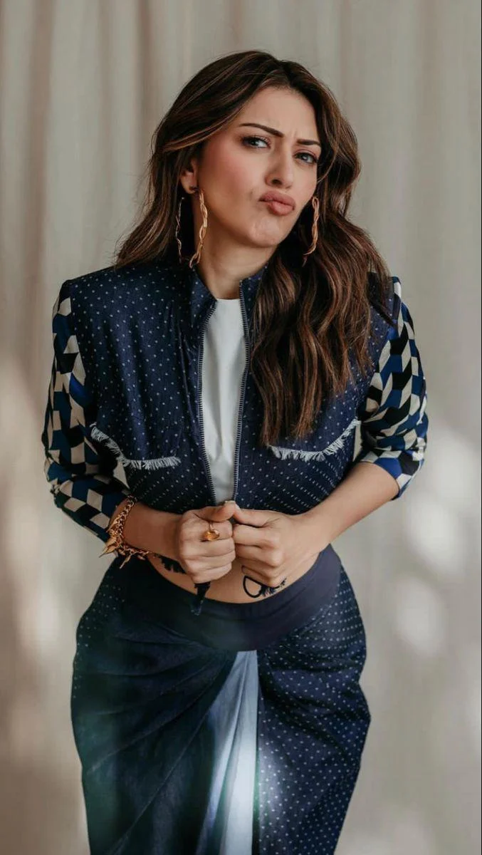 Hansika Motwani in Cute Look HD Wallpaper