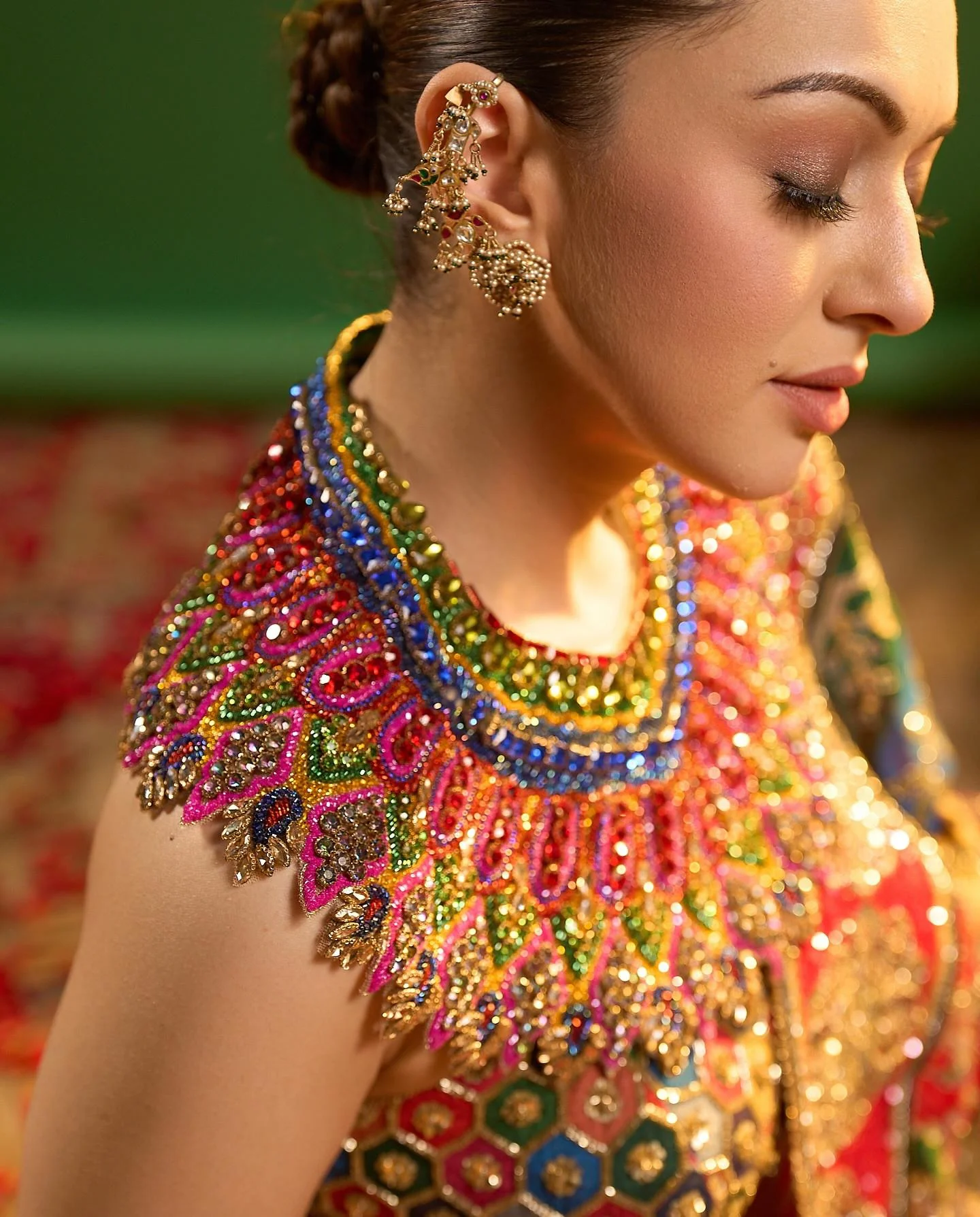 Hansika Motwani in Festive Traditional Saree Hd Wallpaper