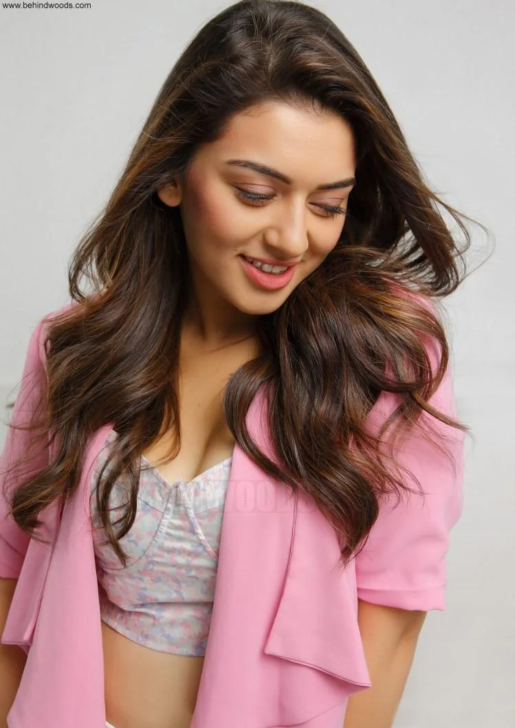 Hansika Motwani in Pastel Pink Wallapaper
