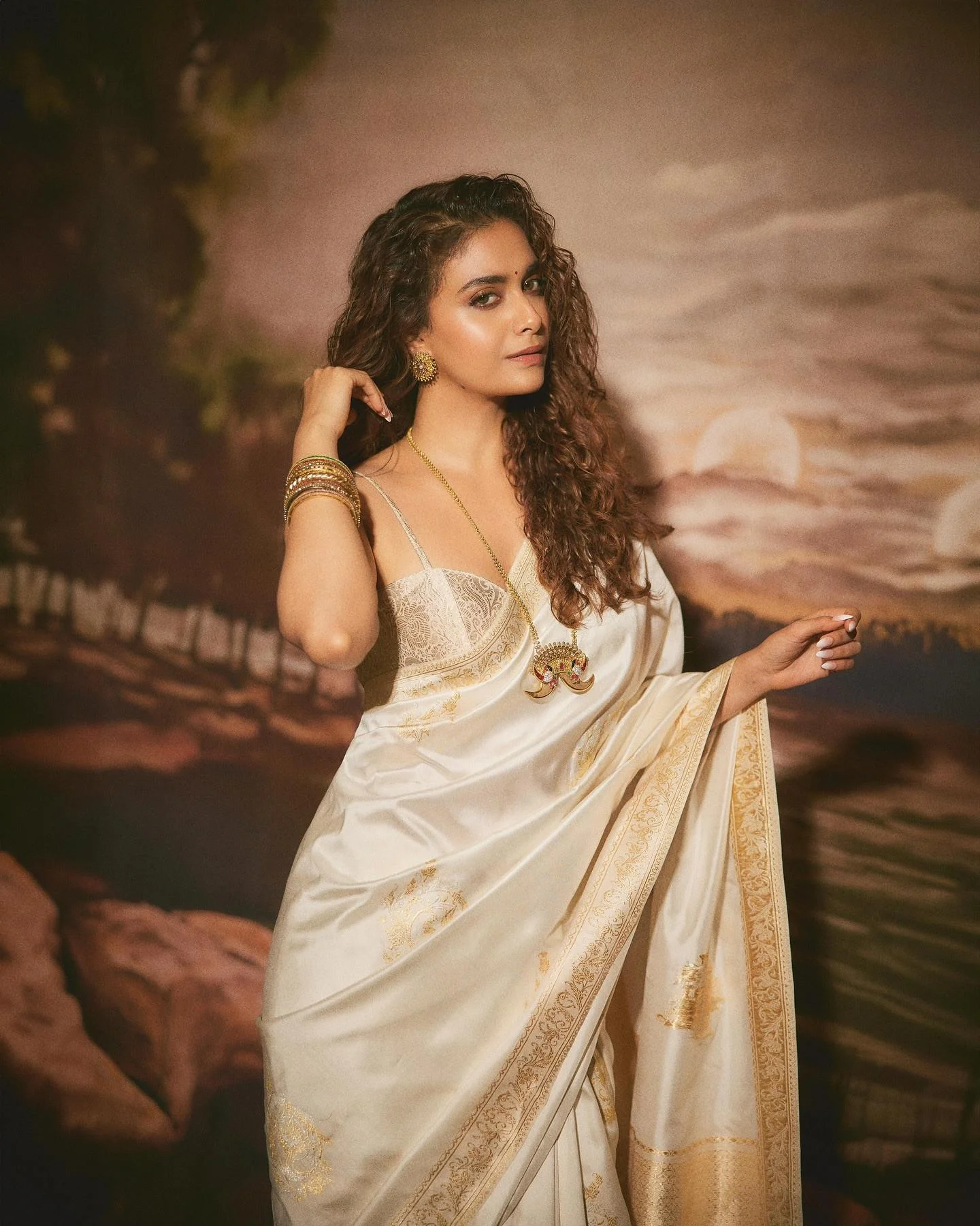 Keerthy Suresh in Elegant Cream Saree Hd Wallpaper