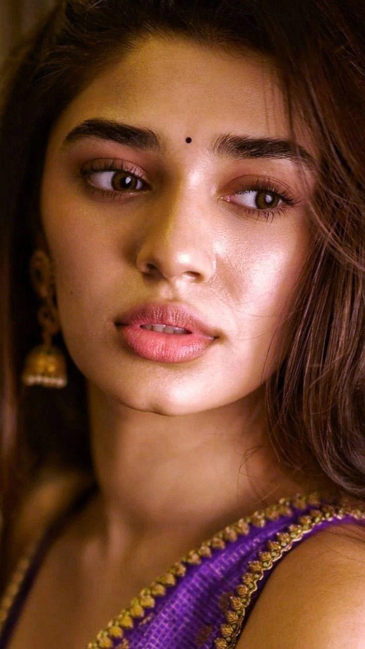 Actress Krithi Shetty Cute Look Hd Wallpaper