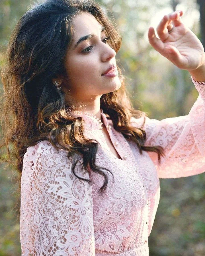 Krithi Shetty Cute in Pink Hd Wallpaper
