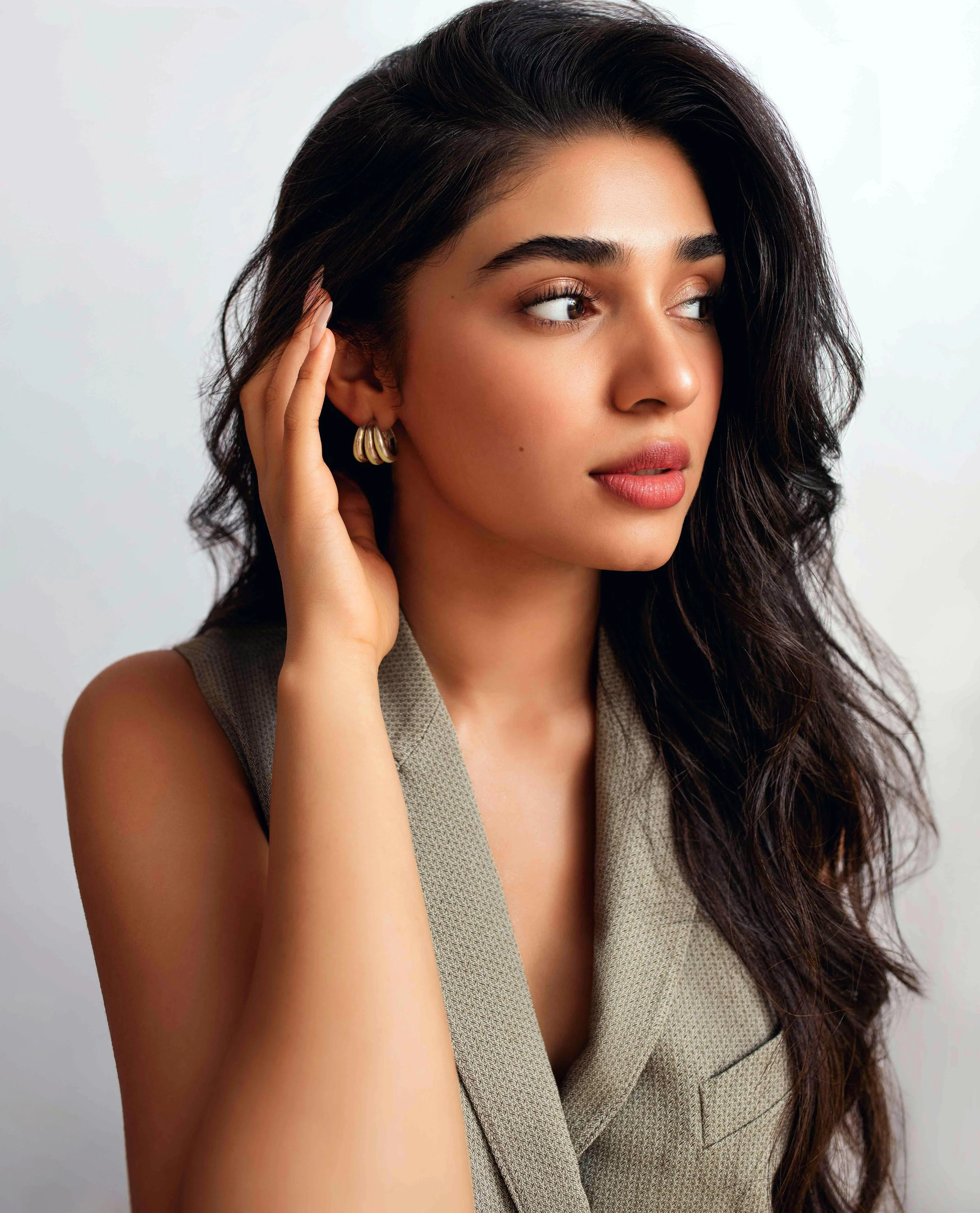Krithi Shetty Cute Reaction Hd Wallpaper