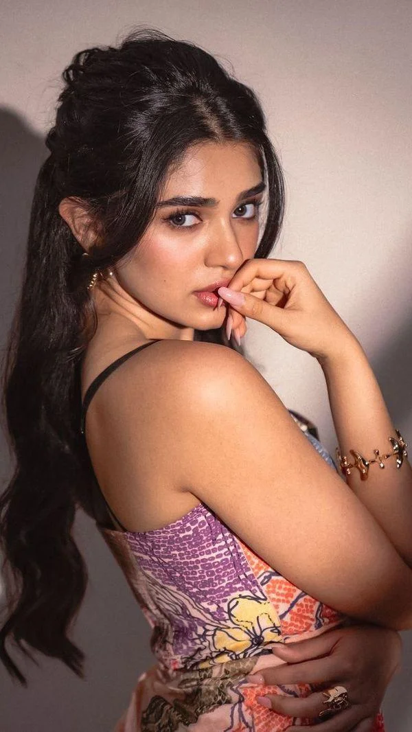 Telugu Actress Beauty Kirthi Shetty Hd Image