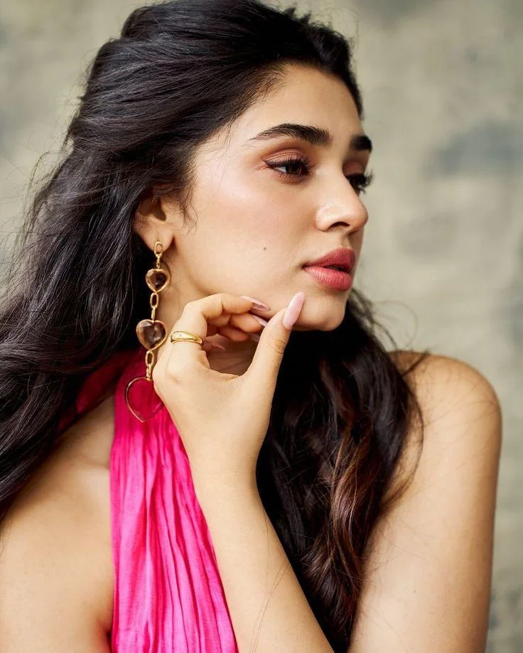 Telugu Actress Beauty Kirthi Shetty in Pink Dress