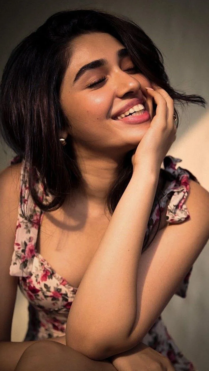 Telugu Actress Hot Kirthi Shetty Hd Wallpaper