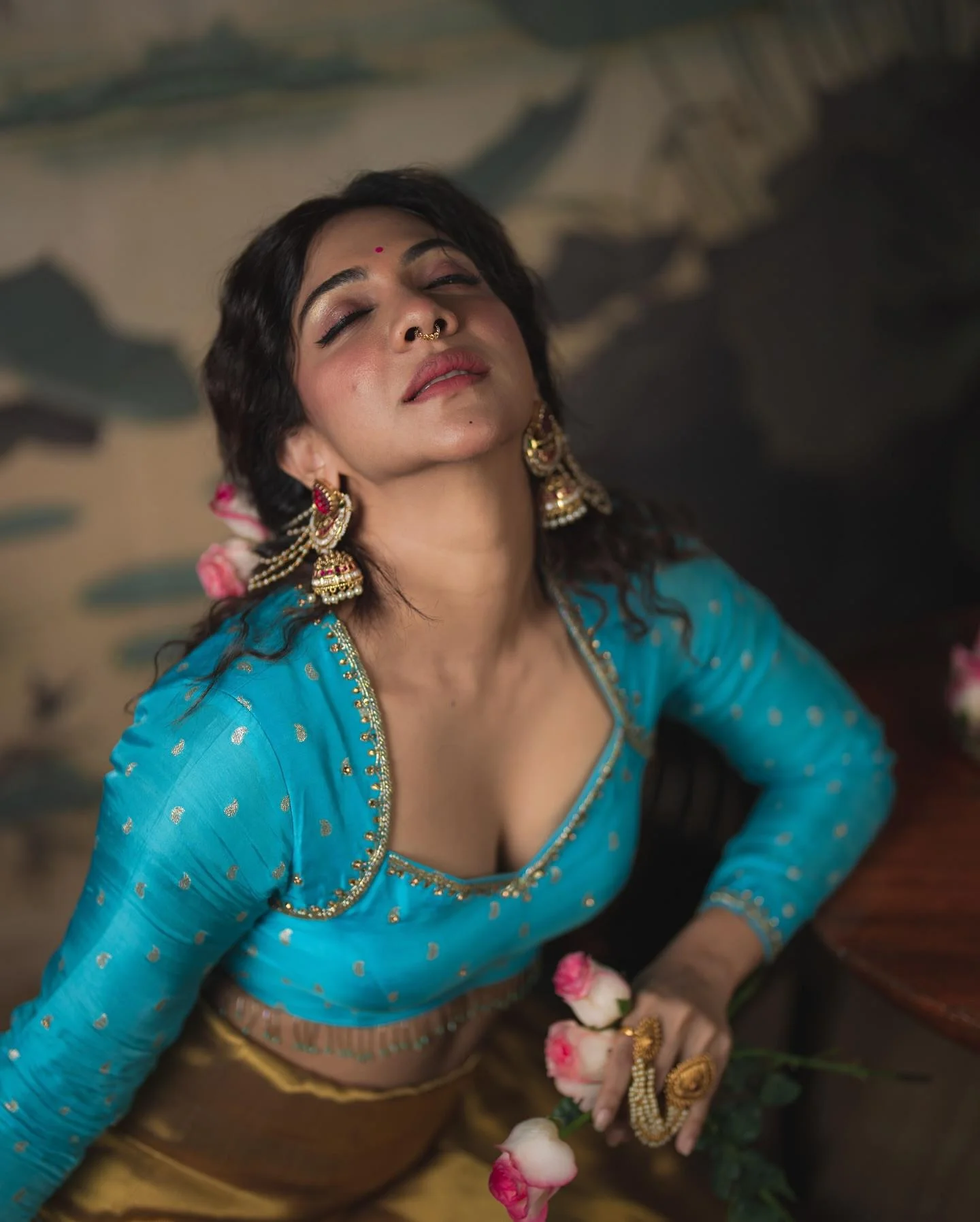 Actress Madonna Sebastian hot in Ethnic Wear