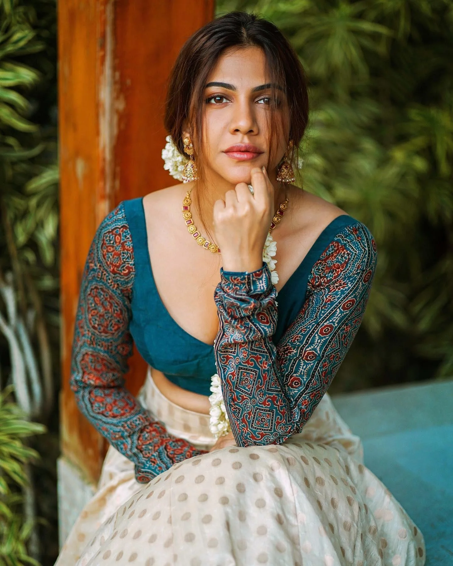 Actress Madonna Sebastian Traditional Look Hd Wallpaper