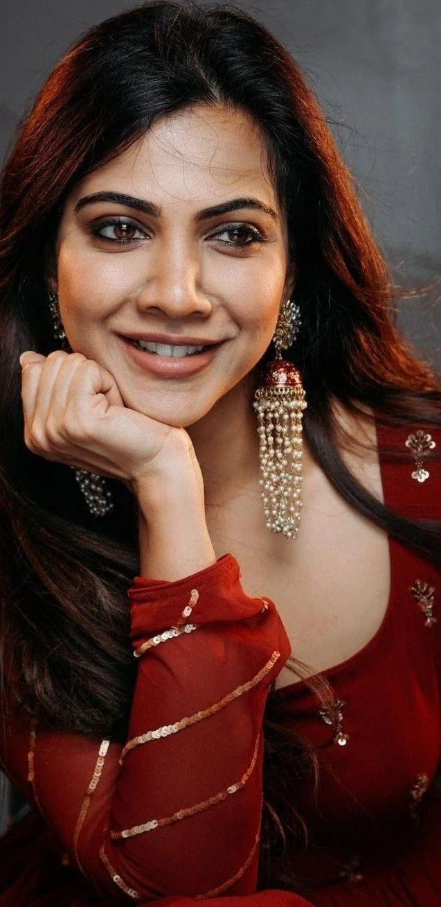 Madonna Sebastian Beauty in Red gown Hd Wallpaper