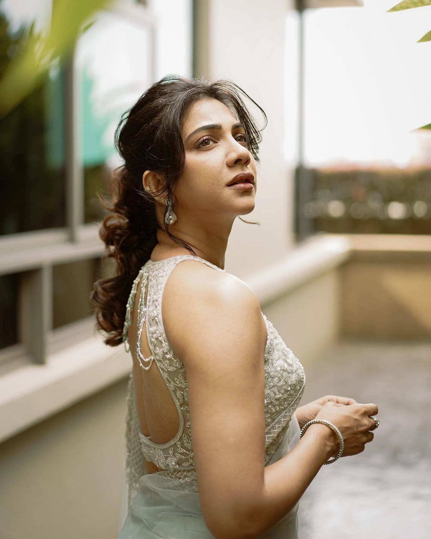 Madonna Sebastian cute in White Saree Hd Wallpaper
