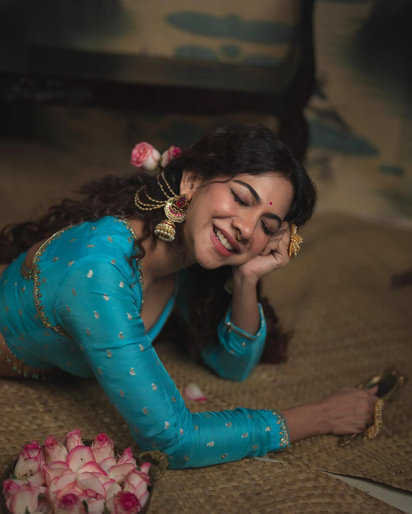 Madonna Sebastian hot in Ethnic Wear Hd Pic