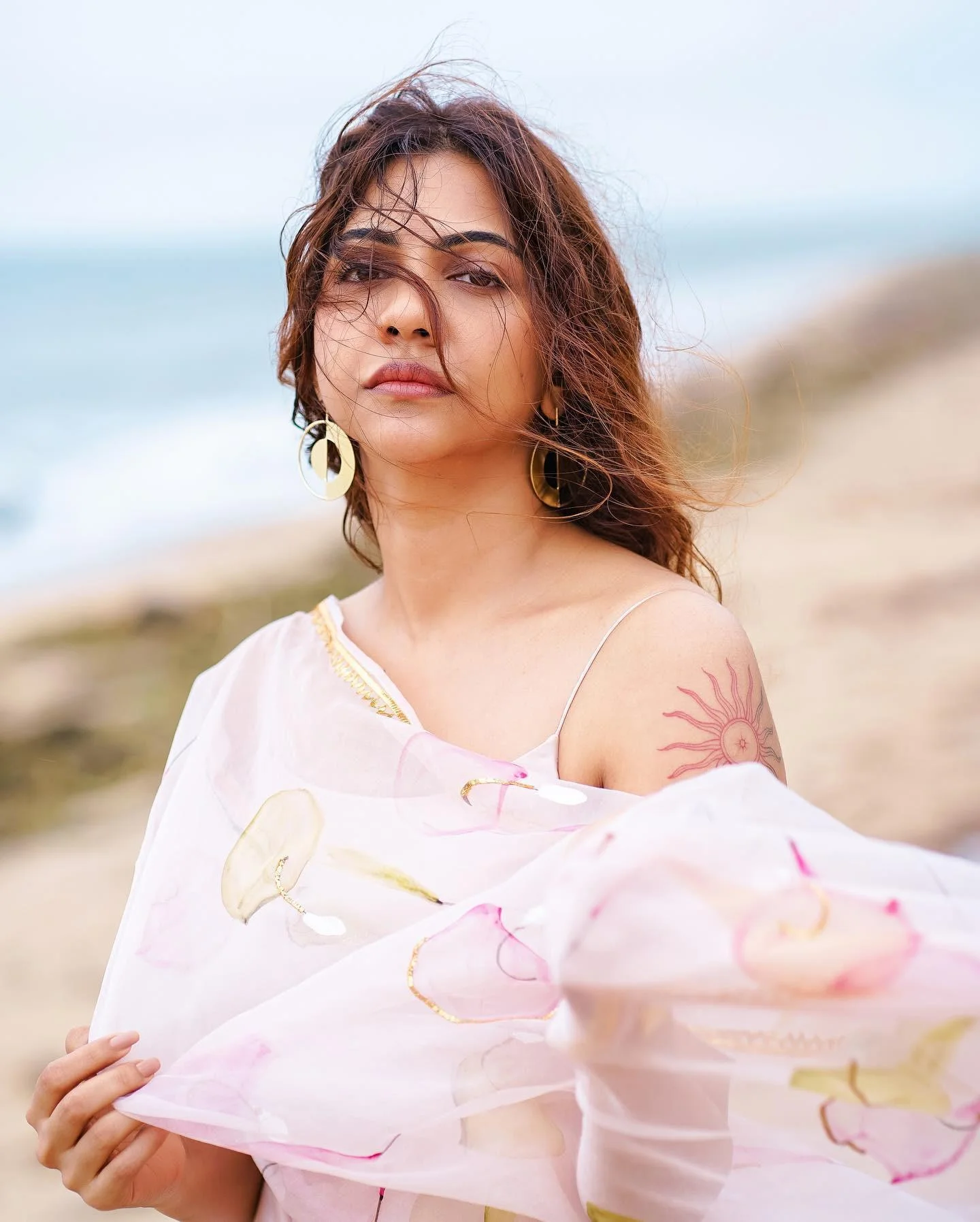 Madonna Sebastian hot in Pink Floral Saree Hd Image